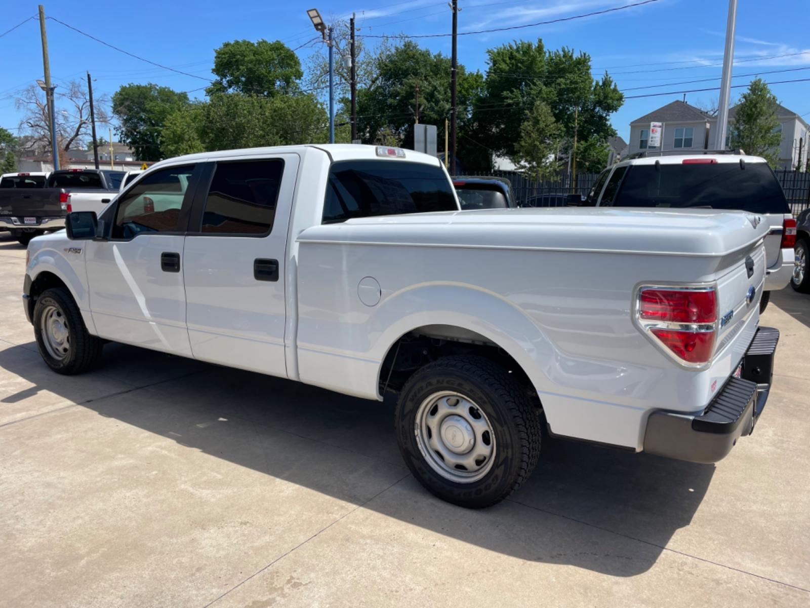 2013 White /Gray Ford F-150 XL (1FTFW1CF1DK) with an 5.0L V8 engine, 6-Speed Automatic transmission, located at 1501 West 15th St., Houston, 77008, (713) 869-2925, 29.797941, -95.411789 - Photo #3